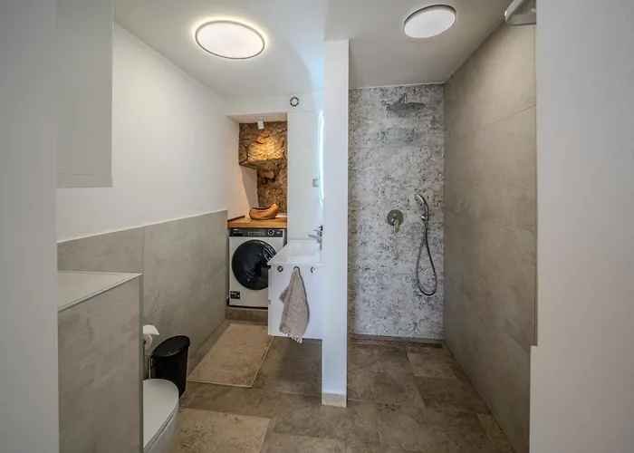 Nachhaltige Wellnessauszeit Mit Traumblick, Pool, Sauna, Whirl-wanne Lägenhet